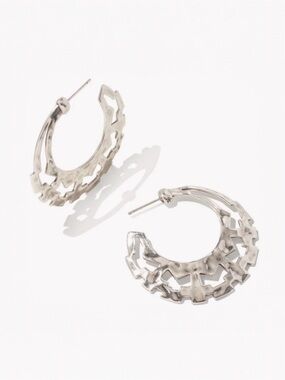 Kendra Scott Shiva Hoop Earrings in Vintage Silver.